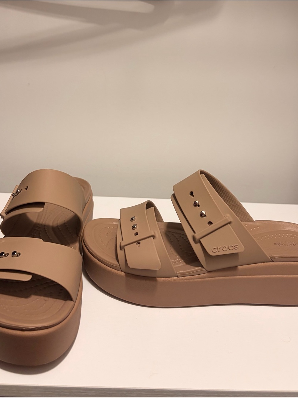 CROCS Women Brooklyn Buckle Low Wedge Platform Sandals - Picture 3 of 3